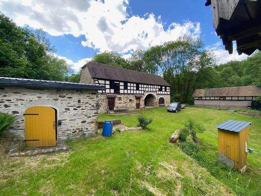 8 Hoffläche mit Sommerküche.jpg