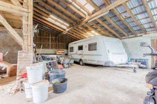 Scheune mit Betonboden