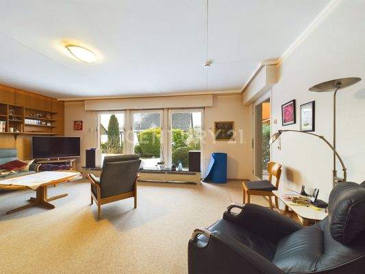 Wohnzimmer mit Blick in der Garten