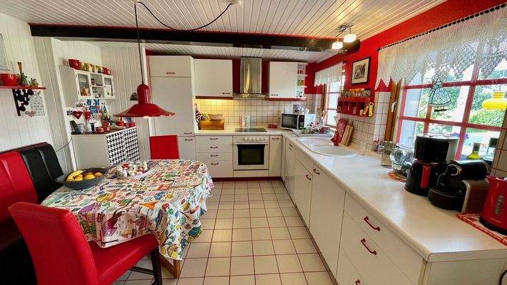 Küche mit Einbauküche