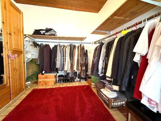 Ankleidezimmer im OG