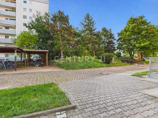 Außenbereich mit Sitzmöglichkeiten