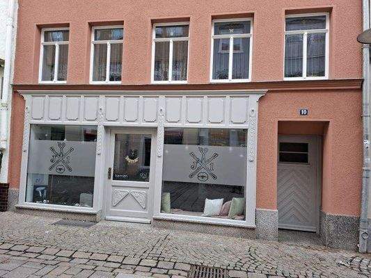 Eingänge Friseur-Salon + Wohnungen