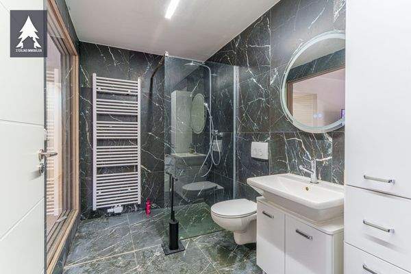 Bad mit Dusche und Wanne