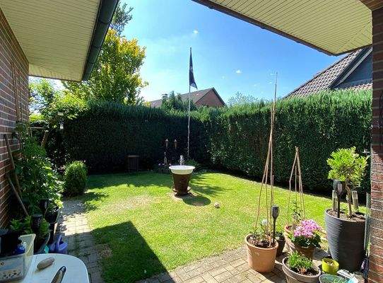 Blick von der überdachten Terrasse