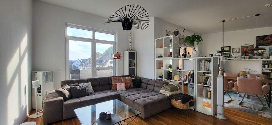 LICHTDURCHFLUTETE RÄUME