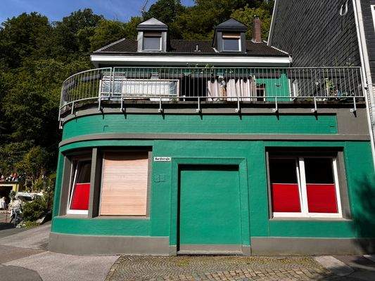 2 Straßenansicht frontal.JPEG