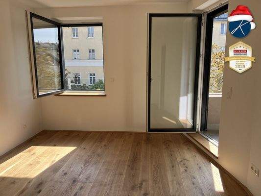 Schlafzimmer mit Grünblick auf Kastanienbäume