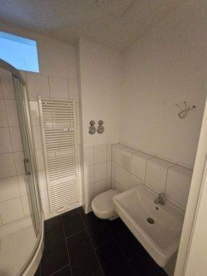 Badezimmer mit Dusche