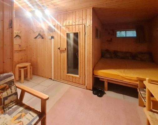 UG  - Sauna mit Dusche und Toilette 