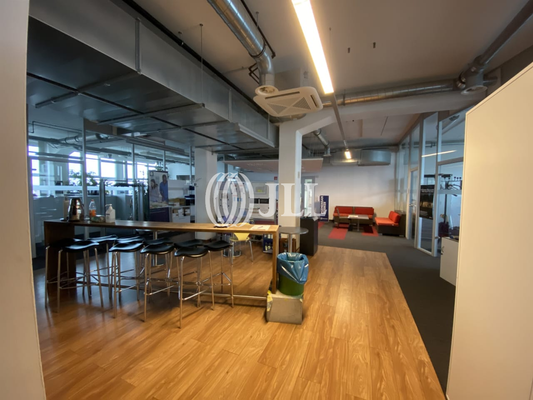 Auf AEG - ElectroLux Flächen-0