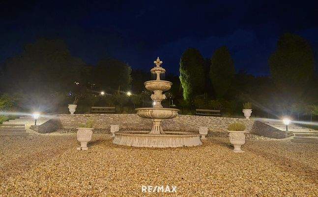 Springbrunnen bei Nacht