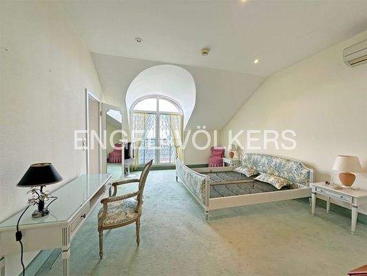 Schlafzimmer mit Bad en Suite im OG