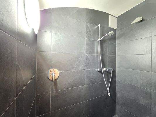 Dusche im Saunabereich