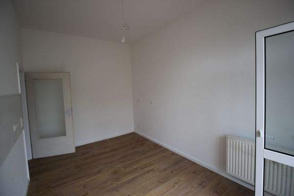 Küche mit Zug. zum Balkon