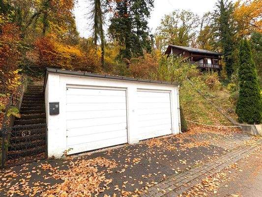 Garagen und Zuwegung