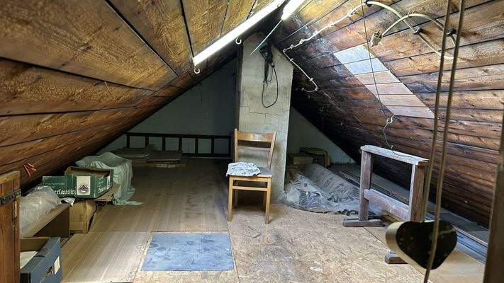 Blick auf den Dachboden