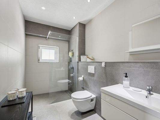 OG WHG. 3 Küche und Bad_2