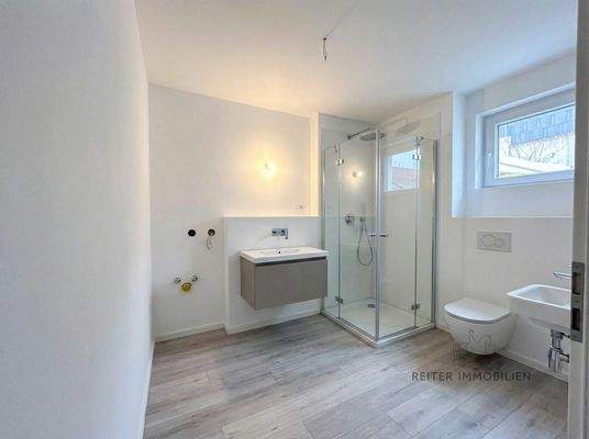 Badezimmer mit Dusche