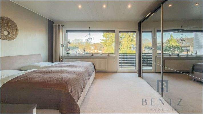 Schlafzimmer Obergeschoss mit Balkon