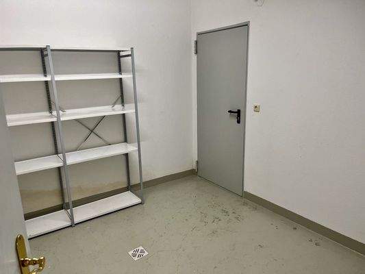 UG - Keller/Waschküche - Durchgang zum allgemeinen Treppenhaus