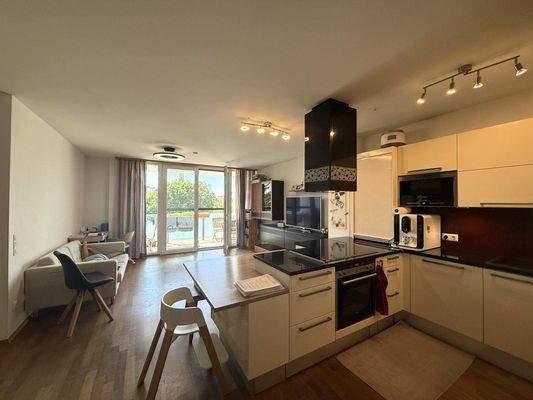 Living mit Designerküche und Geräte von Siemens