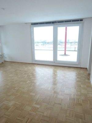 Wohn-Esszimmer mit Ausgang Terrasse