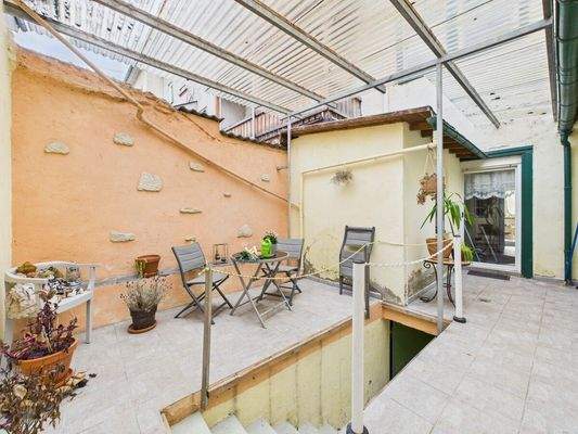 Überdachter kleiner Innenhof Eg Wohnung