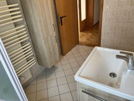 Tageslichtbad mit Wanne