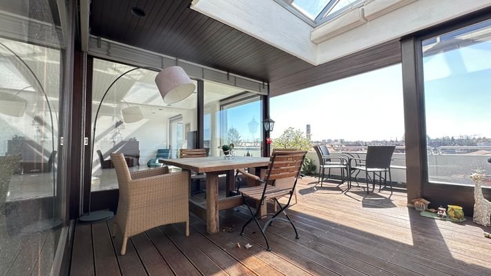 Terrassenbereich mit Wintergartenflair