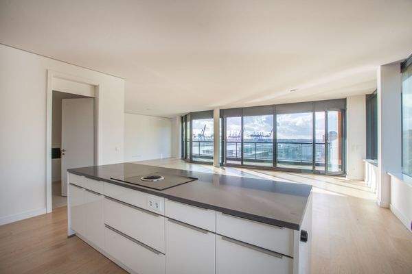 Exklusive Einbauküche mit Blick auf die Elbe