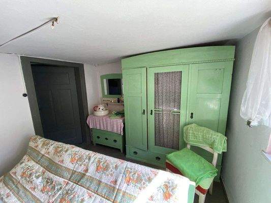 47 Schlafzimmer 1, der grüne Salon... (1).jpg