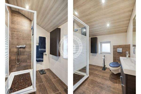 Das erste Bad mit Dusche im Dachgeschoss