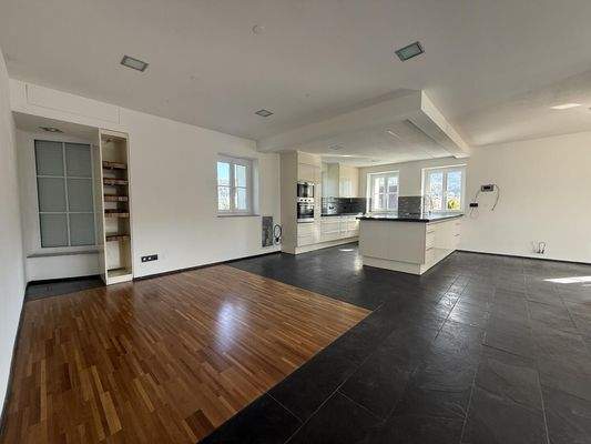 20251014_114436260_iOS