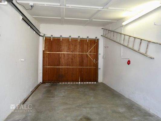 Garage, elektrisches Tor