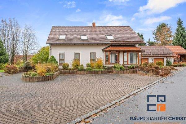 Außenansicht  Parkplätze 