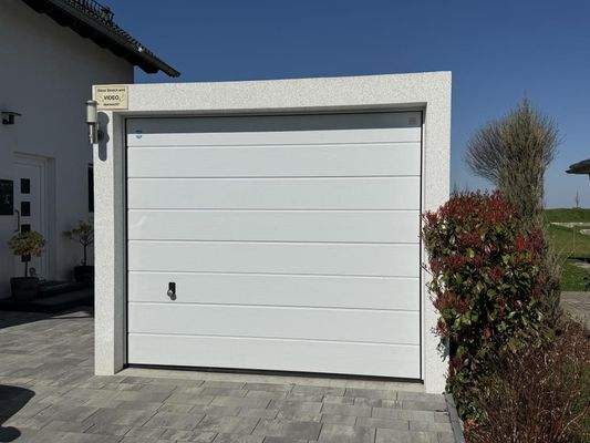 Garage mit Kfz-Stellplatz