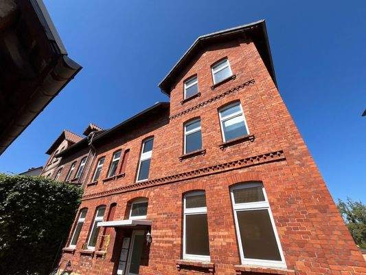 004020156800_302_355_28082025225113718