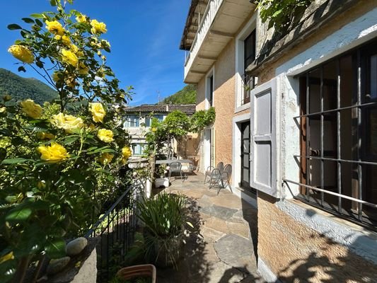 Fassade und Terrasse