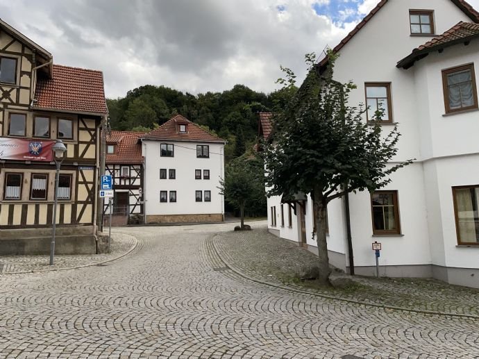 Großes teilsaniertes Wohnhaus mit großen Nebengelassen in Bad Liebenstein ST Steinbach