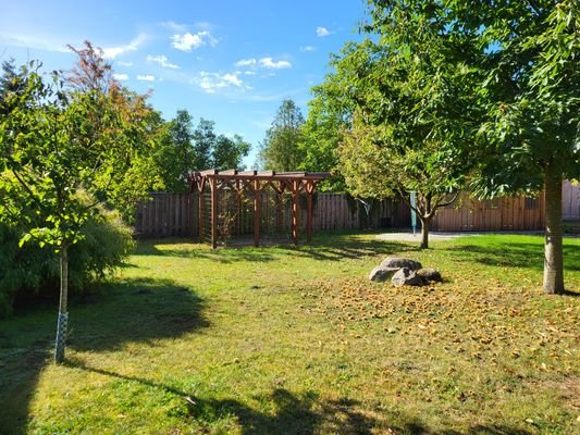 9. Garten mit Terrasse für obere Wohnung