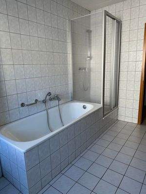Modernes Badezimmer
