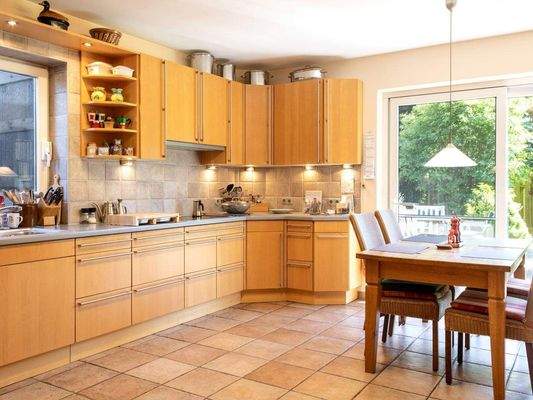 Küche mit Terrassenzugang