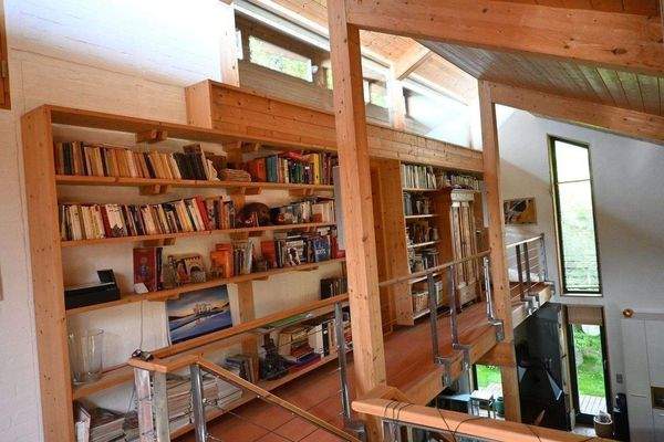 Bibliothek und offene Galerie.JPG