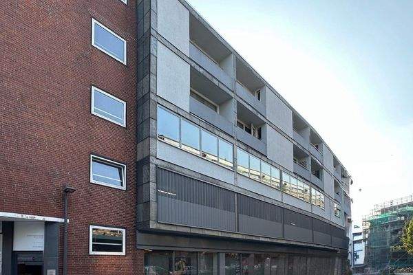 Straßenansicht Parkgeschoss und Wohnungen