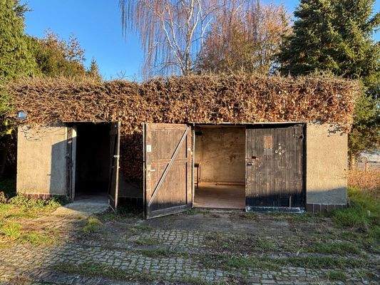 Garage und ehemals Stall