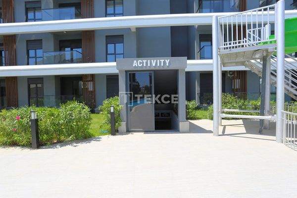 Apartments with Service to Mall in Antalya Altıntaş