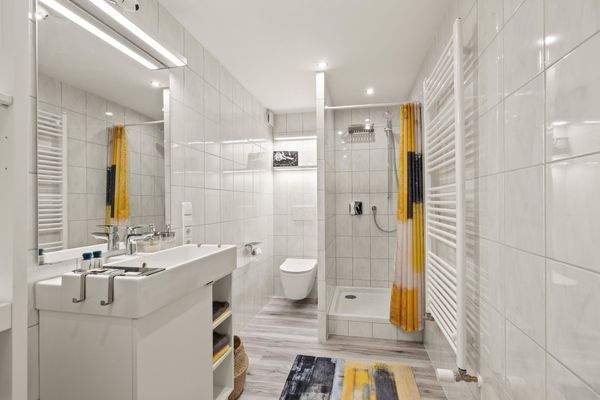 neu gestaltetes Bad im UG