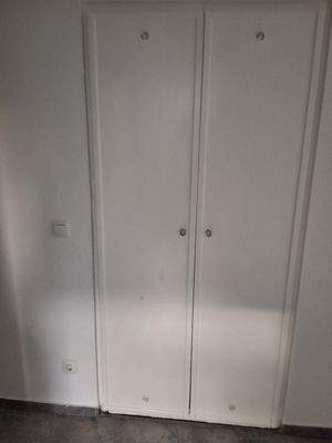 Weisse Doppeltür im Flur