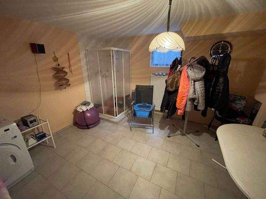 Keller/Wirtschaftsraum/Dusche/ 